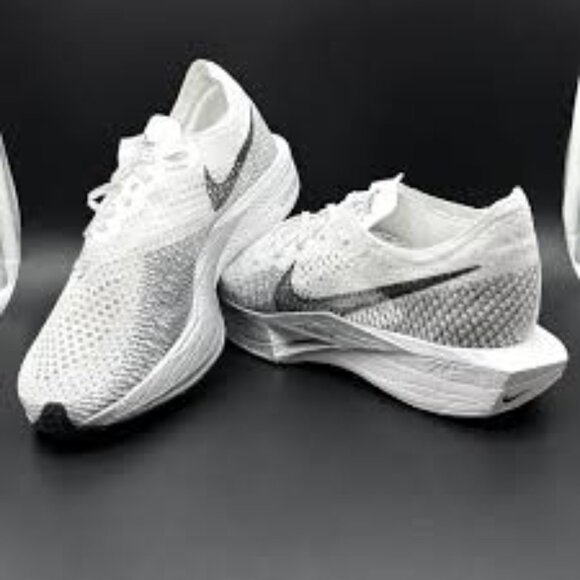 Nike ZoomX Vaporfly 3 size 11.5 DV4129 100, super light and perfect for running. - Picture 8 of 11